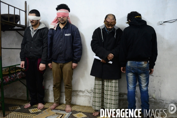 The ISIS fighters Captured by YPG in Prison Syria. Combattants de Etat islamique (EI) Capturés par GPJ, Prison en Syrie.