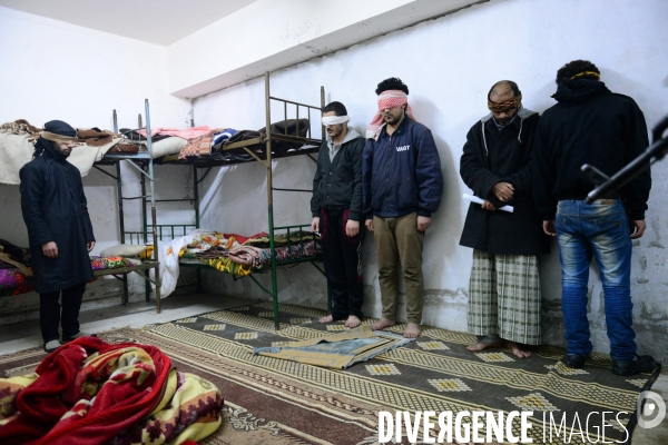 The ISIS fighters Captured by YPG in Prison Syria. Combattants de Etat islamique (EI) Capturés par GPJ, Prison en Syrie.