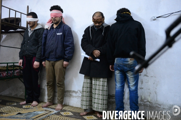 The ISIS fighters Captured by YPG in Prison Syria. Combattants de Etat islamique (EI) Capturés par GPJ, Prison en Syrie.
