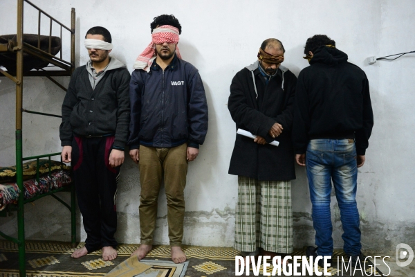 The ISIS fighters Captured by YPG in Prison Syria. Combattants de Etat islamique (EI) Capturés par GPJ, Prison en Syrie.