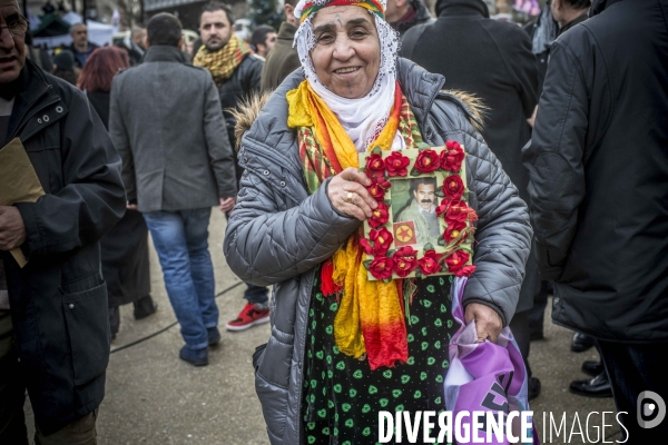 Manifestation Kurde pour demander justice des trois femmes militantes du PKK assassinées en janvier 2013