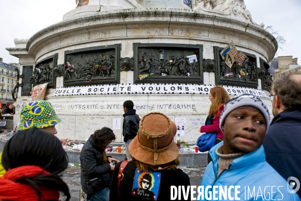 Je suis Charlie.Hommage et recueillement place de la Republique.