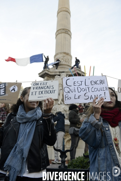 Marseille, plus de 60.000 personnes ont défilé en hommage à l attentat contre Charlie Hebdo.