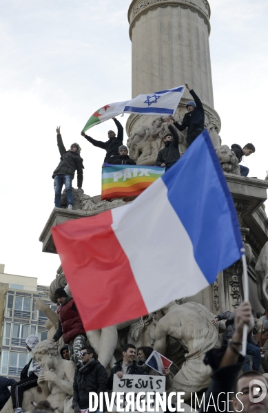 Marseille, plus de 60.000 personnes ont défilé en hommage à l attentat contre Charlie Hebdo.