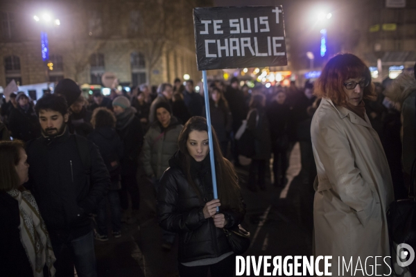 Affaire charlie hebdo. rassemblement sur la place de la republique, en hommage aux victimes de la tuerie dans les locaux de charlie hebdo.