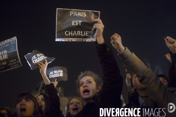 Affaire charlie hebdo. rassemblement sur la place de la republique, en hommage aux victimes de la tuerie dans les locaux de charlie hebdo.