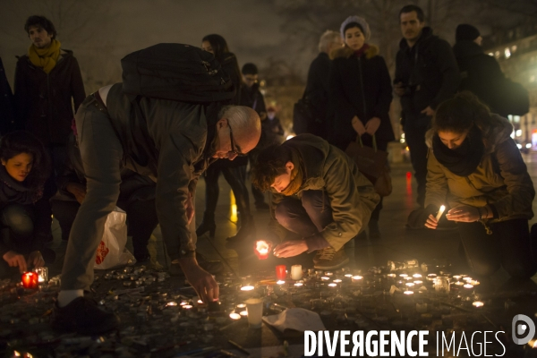 Affaire charlie hebdo. rassemblement sur la place de la republique, en hommage aux victimes de la tuerie dans les locaux de charlie hebdo.