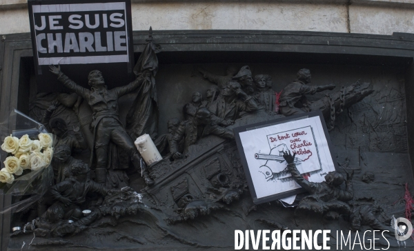 Affaire charlie hebdo. rassemblement sur la place de la republique, en hommage aux victimes de la tuerie dans les locaux de charlie hebdo.