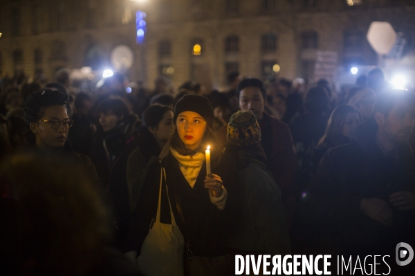 Affaire charlie hebdo. rassemblement sur la place de la republique, en hommage aux victimes de la tuerie dans les locaux de charlie hebdo.