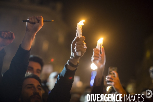 Affaire charlie hebdo. rassemblement sur la place de la republique, en hommage aux victimes de la tuerie dans les locaux de charlie hebdo.