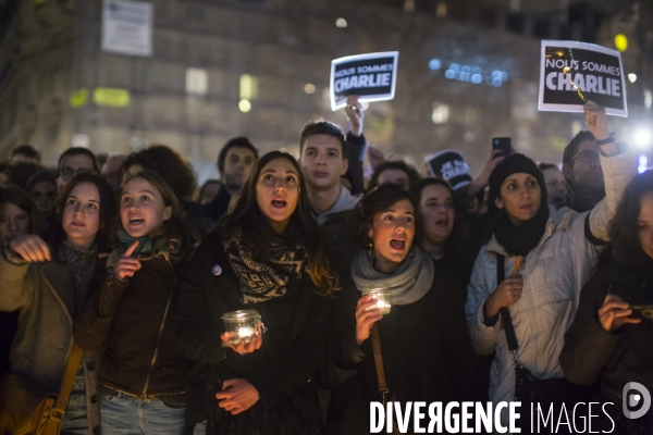 Affaire charlie hebdo. rassemblement sur la place de la republique, en hommage aux victimes de la tuerie dans les locaux de charlie hebdo.