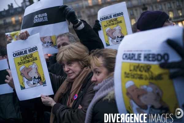 Affaire charlie hebdo. rassemblement sur la place de la republique, en hommage aux victimes de la tuerie dans les locaux de charlie hebdo.