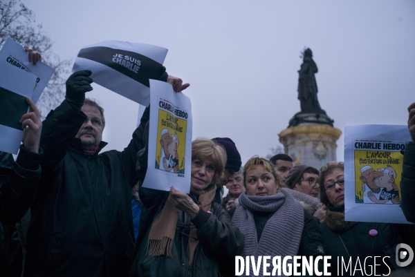 Affaire charlie hebdo. rassemblement sur la place de la republique, en hommage aux victimes de la tuerie dans les locaux de charlie hebdo.