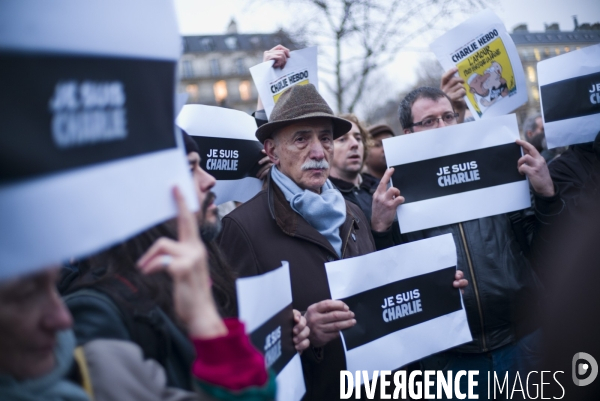 Affaire charlie hebdo. rassemblement sur la place de la republique, en hommage aux victimes de la tuerie dans les locaux de charlie hebdo.