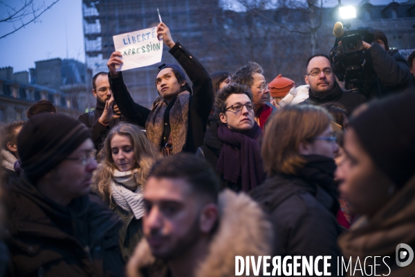 Affaire charlie hebdo. rassemblement sur la place de la republique, en hommage aux victimes de la tuerie dans les locaux de charlie hebdo.