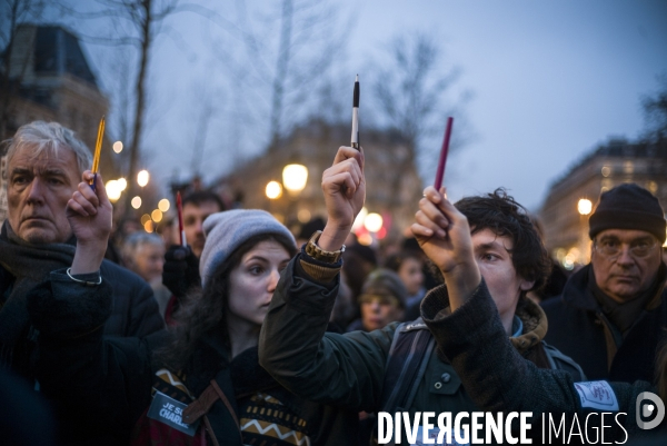 Affaire charlie hebdo. rassemblement sur la place de la republique, en hommage aux victimes de la tuerie dans les locaux de charlie hebdo.