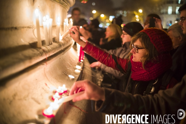 Affaire charlie hebdo. rassemblement sur la place de la republique, en hommage aux victimes de la tuerie dans les locaux de charlie hebdo.