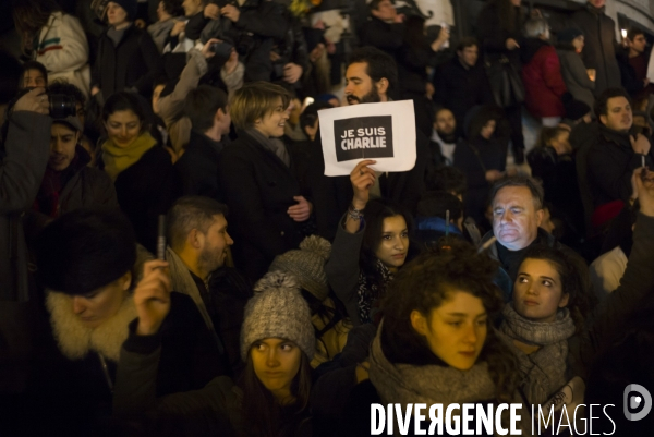 Affaire charlie hebdo. rassemblement sur la place de la republique, en hommage aux victimes de la tuerie dans les locaux de charlie hebdo.