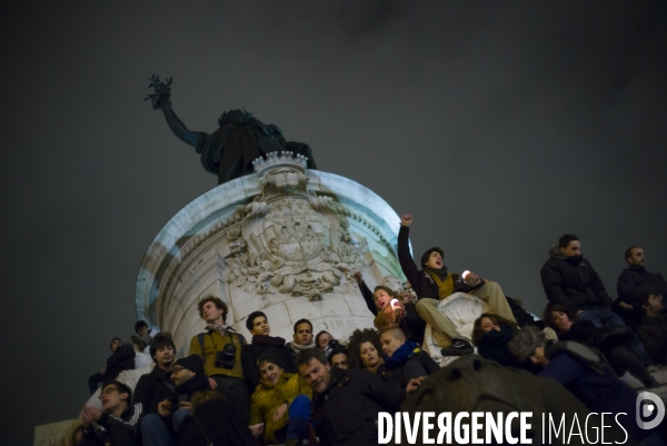 Affaire charlie hebdo. rassemblement sur la place de la republique, en hommage aux victimes de la tuerie dans les locaux de charlie hebdo.