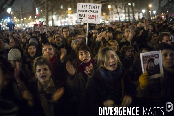 Affaire charlie hebdo. rassemblement sur la place de la republique, en hommage aux victimes de la tuerie dans les locaux de charlie hebdo.