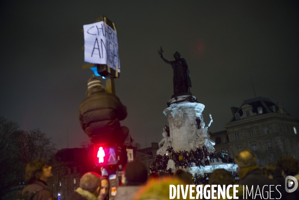 Affaire charlie hebdo. rassemblement sur la place de la republique, en hommage aux victimes de la tuerie dans les locaux de charlie hebdo.