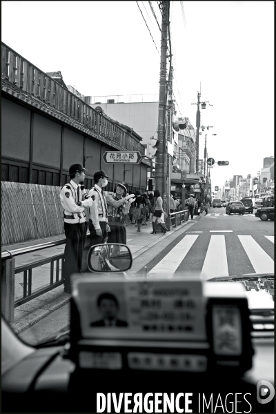 Japon. En taxi a Kyoto. Noir et blanc