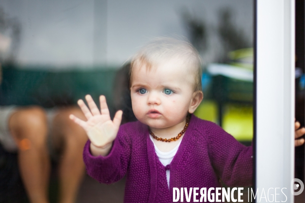 Bébé avec un collier de dentition