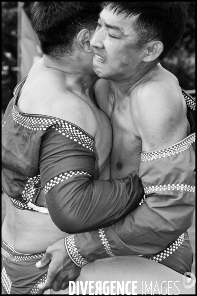 Naadam, lutte traditionnelle mongole.