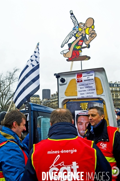 Illustration Janvier 2015..Manifestation nationale des electriciens et gaziers contre la loi de transition energetique. Astérix a la federation Mines-Energie Cgt . Pas impossible avec son inepuisable energie ....!