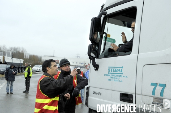 Grève et blocage de routiers en Picardie