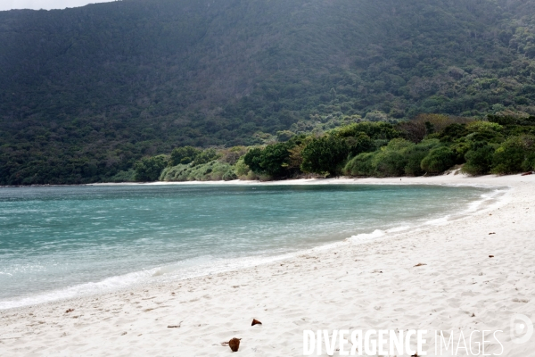VIETNAM. L  archipel de Con Dao, son bagne, ses plages.
