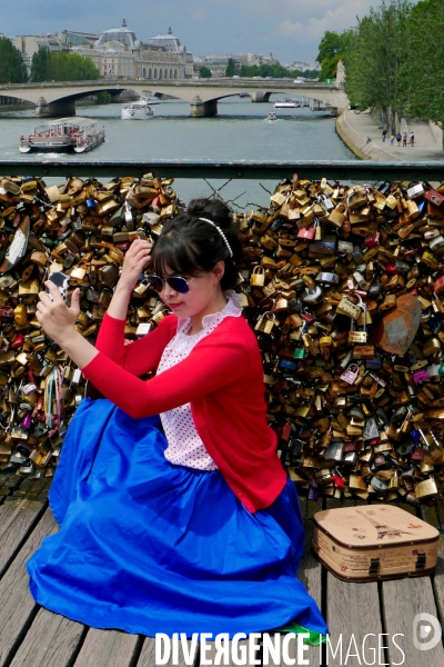 Paris Bridges Prisoner of The Love locks. Les Ponts de Paris prisonnier des cadenas d amour.