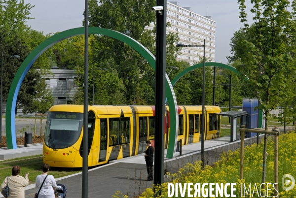 Archives : art contemporain. Daniel Buren pour le tramway de Mulhouse