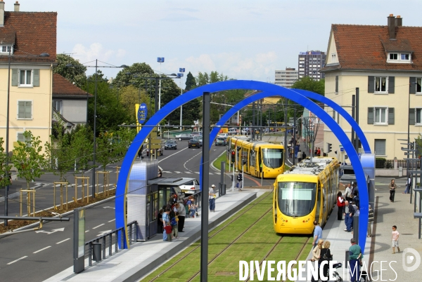 Archives : art contemporain. Daniel Buren pour le tramway de Mulhouse