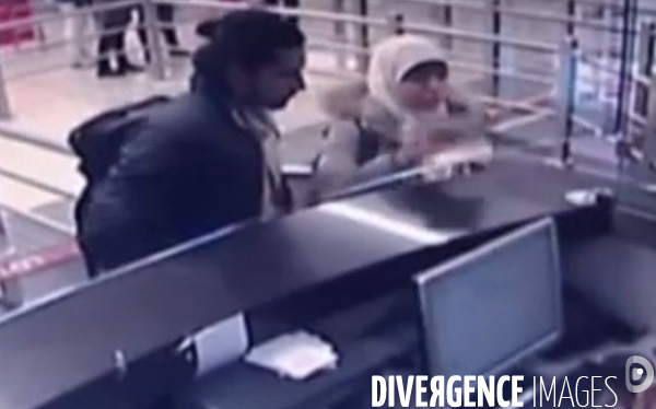 Hayat Boumeddiene, Paris Terror Girlfriend, Resurfaces in ISIS Video  Blow Up France 2  Clip. Hayat Boumeddiene, Paris Terror Petite amie, refait surface dans ISIS clip vidéo  Blow Up France 2 .