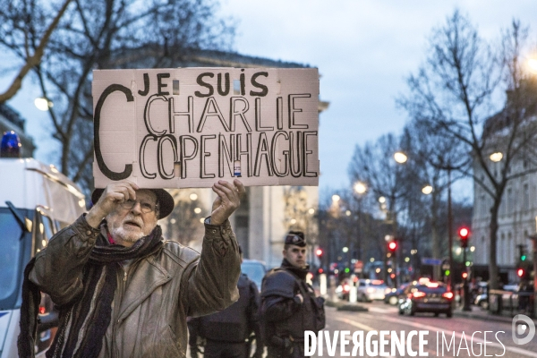 Paris, Ambassade du Danemark. Rassemblement apres les 2 fusillades de Copenhague.