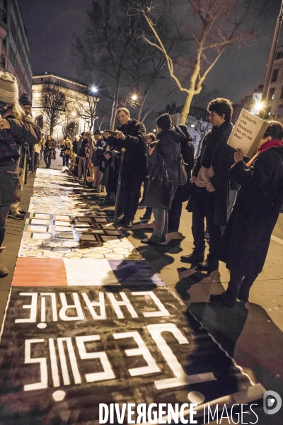 Paris, Ambassade du Danemark. Rassemblement apres les 2 fusillades de Copenhague.