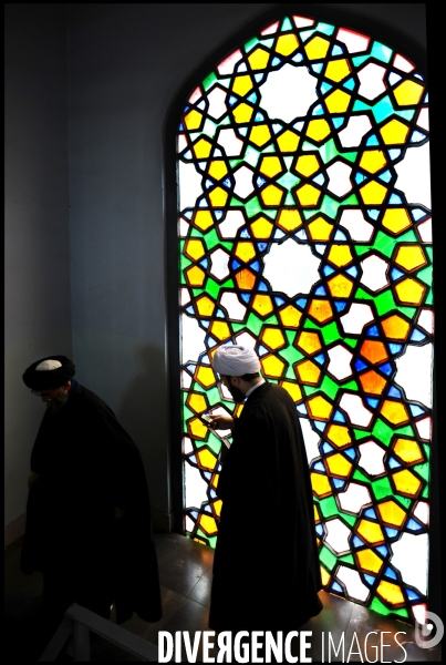 The kingdom of mullahs in Islamic Iran. Le royaume des mollahs en Iran islamique.