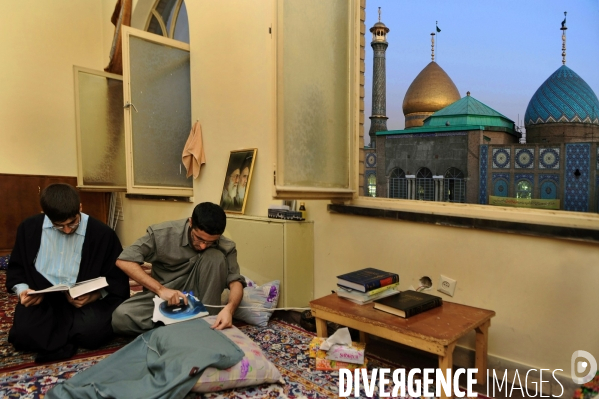 The kingdom of mullahs in Islamic Iran. Le royaume des mollahs en Iran islamique.