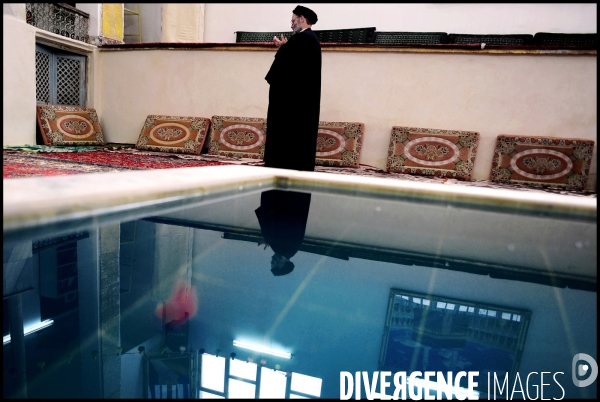 The kingdom of mullahs in Islamic Iran. Le royaume des mollahs en Iran islamique.