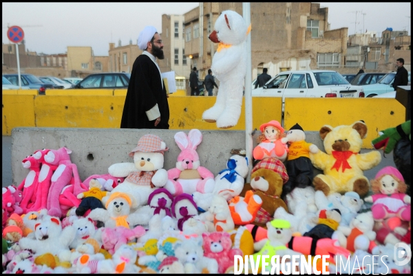 The kingdom of mullahs in Islamic Iran. Le royaume des mollahs en Iran islamique.