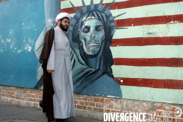 The kingdom of mullahs in Islamic Iran. Le royaume des mollahs en Iran islamique.
