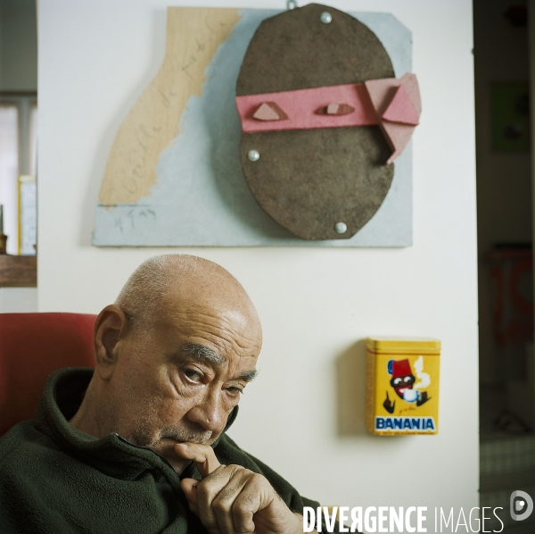 Hervé Télémaque, artiste peintre dans son atelier, pour son expo à Beaubourg