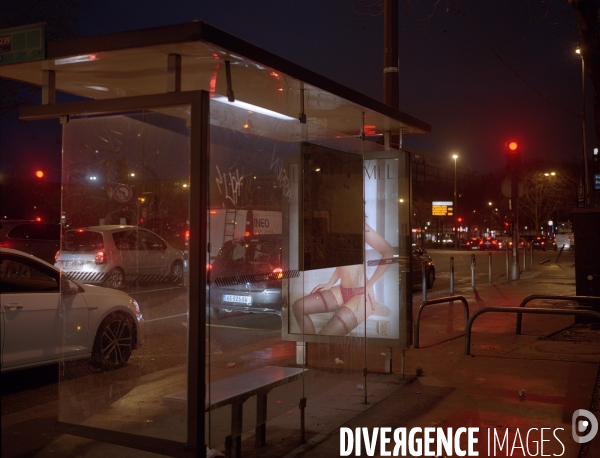 Porte d Aubervilliers, nuit.