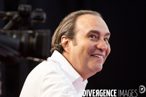 Xavier NIEL le vice-Président fondateur d ILIAD présente la nouvelle Freebox mini 4K.