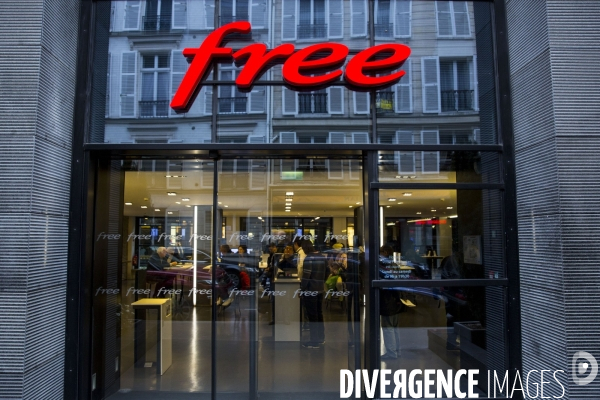 Xavier NIEL le vice-Président fondateur d ILIAD présente la nouvelle Freebox mini 4K.
