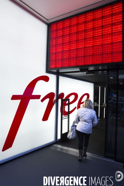 Xavier NIEL le vice-Président fondateur d ILIAD présente la nouvelle Freebox mini 4K.