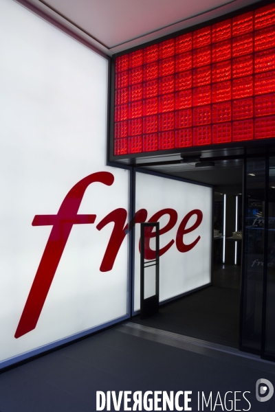 Xavier NIEL le vice-Président fondateur d ILIAD présente la nouvelle Freebox mini 4K.