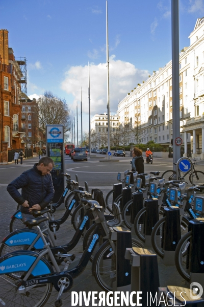 Ici Londres ! Station des Boris bikes, les velib londoniens