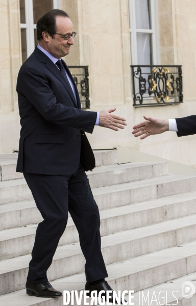 Le Président de la République François HOLLANDE reçoit le président de la Banque centrale européenne Mario DRAGHI au Palais de l Elysée.